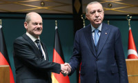 Scholz'dan Erdoğan'a tebrik ve davet