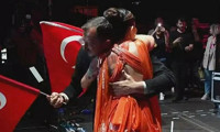 AK Partili belediye başkanı Melek Mosso konseri sonrası istifa etti