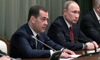Medvedev: Düşmanı yenmek için en önemli şey Putin'in etrafında birleşmek