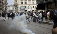 Fransa'da aşırı sağcılar protestoculara saldırdı