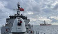 TCG Fatih Fırkateyni’nden Karadeniz'deki sondaj gemilerine refakat 