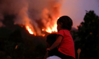 Yangınların devam ettiği Kanarya Adalarında 26 bin kişi tahliye edildi