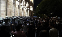 Ermenistan’da halk sokağa döküldü