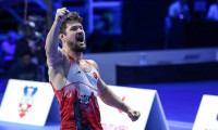 Ali Cengiz'den Dünya Güreş Şampiyonası'nda altın madalya