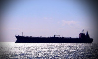 İran, yabancı bayraklı yakıt tankerine el koydu!