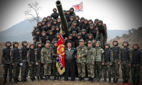 Kim Jong Un tankın başına geçti: Kuzey Kore'de savaş oyunu!