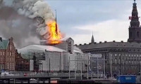 Tarihi borsa binasında yangın!