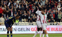 Fenerbahçe, Sivasspor ile 2-2 berabere kaldı