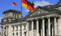 Almanya ilk kez % 1’in altında tahvil sattı