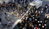 Taksim'de silah sesleri