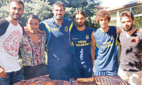 Fenerbahçeli futbolcular mutlu 