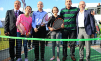 Maliye Bakanı'ndan tenis şov