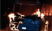 Okmeydanı'nda halk otobüsü yakıldı