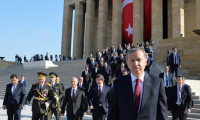 Erdoğan'ın eli havada kaldı