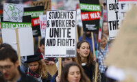 Londra'da 'ücretsiz eğitim' yürüyüşü