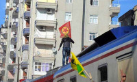 Trene PKK flaması astılar!