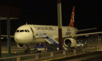 Ünlülerin uçağı İstanbul'a inemedi