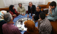 Erdoğan yoksul ailenin sofrasına oturdu