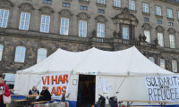 Danimarka parlamentosunda sığınmacı çadırı