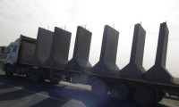 Sınıra beton bloklar taşınıyor