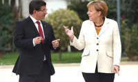 Davutoğlu ile Merkel görüştü