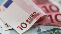 Euro dolar karşısında geriledi