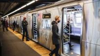 ABD korkunç olay! New York metrosunda raylara itilen kadın öldü