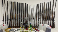 Çanakkale'de 26 tüfek ve sahte içki ele geçirildi