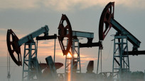 ABD'de stokların azalması petrol fiyatlarına destek veriyor
