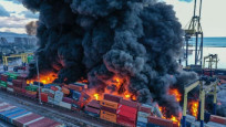İskenderun Limanı'nda konteynerler yanıyor