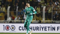 Fenerbahçe, Altay Bayındır'ın sözleşmesini 4 yıl uzattı