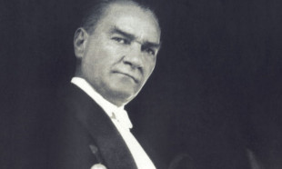 Ünlülerin 10 Kasim'da Atatürk paylaşımları