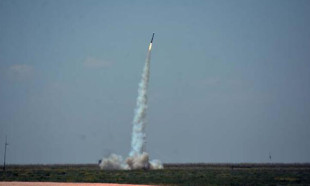  Tuz Gölü'nde roketler fırlatıldı