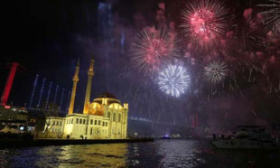 Muhteşem kareler! İstanbul'da yeni yıl coşkusu
