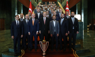  Cumhurbaşkanı Erdoğan, Başakşehir Futbol Kulubü heyetini kabul etti