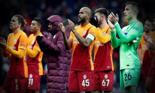 Galatasaray'da 8 futbolcuyla yollar ayrılıyor!