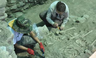 İzmir Selçuk'taki Ayasuluk kazılarında yeni iskeletler bulundu