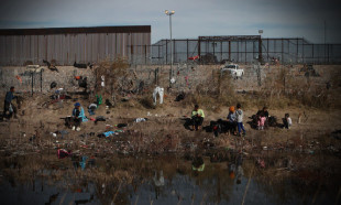 Teksas krizi: Göçmenler, gece boyu sınırı aşmaya çalıştı!
