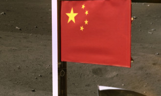 Çin bayrağı Ay'da