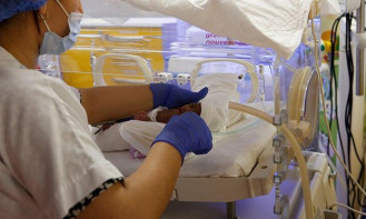 Kovid-19'a yakalanan hamilelerde erken doğum riski artıyor