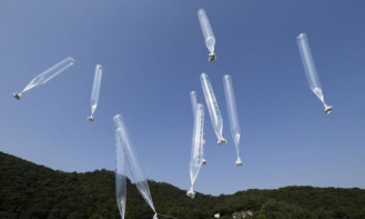 Kuzey'e balon gönderen Güney Koreli aktivistler polisle çatıştı