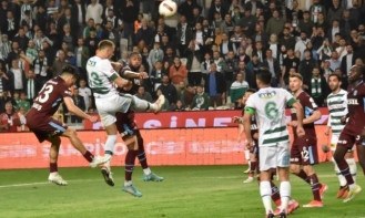 Trabzonspor, deplasmanda 3 puanı 3 golle aldı