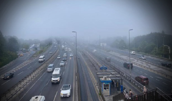 Köprüler kayboldu: İstanbul sisli bir sabaha uyandı!