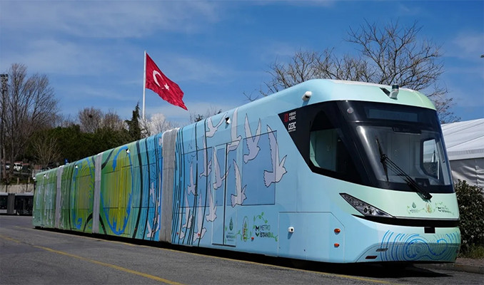 İstanbul'da elektrikli metrobüsler yola çıkıyor