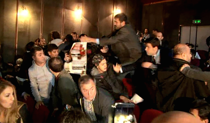 Kılıçdaroğlu’nun toplantısında 'Gar' protestosu