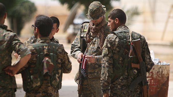 ABD'nin 'uygunsuz' dediği YPG arması hâlâ üniformalarda