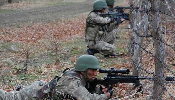 Şemdinli'de çatışma: 4 asker yaralı