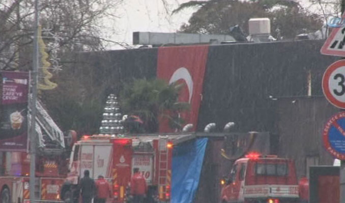 Reina'ya Türk bayrağı asıldı
