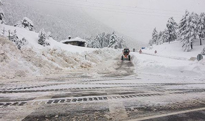 Konya'da kar 3.5 metre oldu