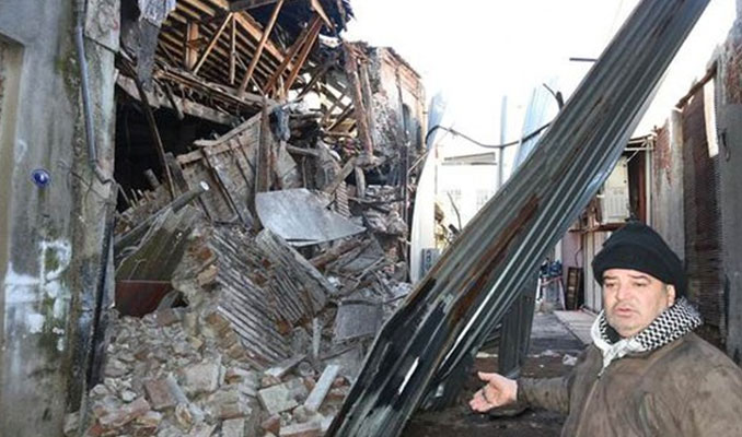 İzmir'de bina çöktü
